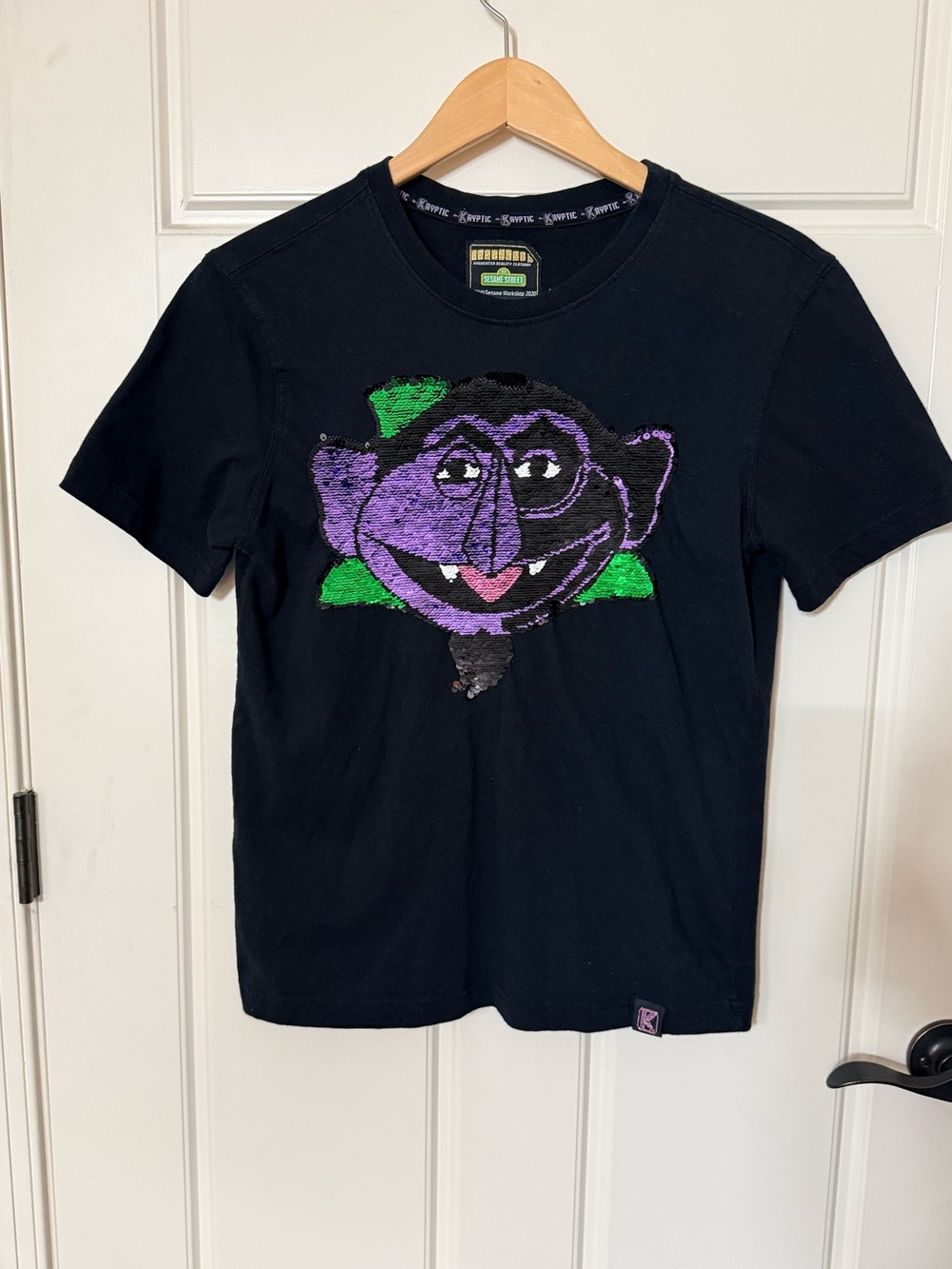 DeKryptic Sesame Street The Count sequin black tshirt size small **READ**